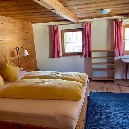 Daire Uriges Alpen-apartment Juen Stefan See