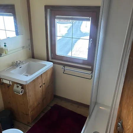 Daire Uriges Alpen-apartment Juen Stefan See